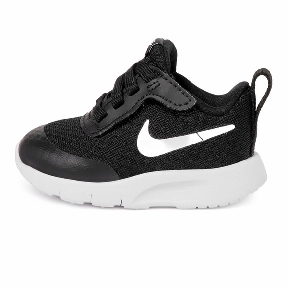 Nike Revolution 7 - Tanjun - Child Black and White Sneakers - size 6c - Like New - Picture 5 of 6